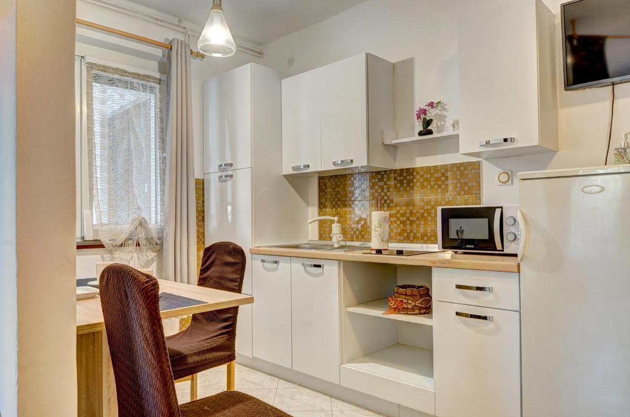 Apartments Kajfes Fazana Exterior photo